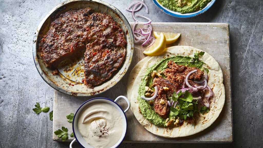 Tepsi kebap with spinach yoghurt