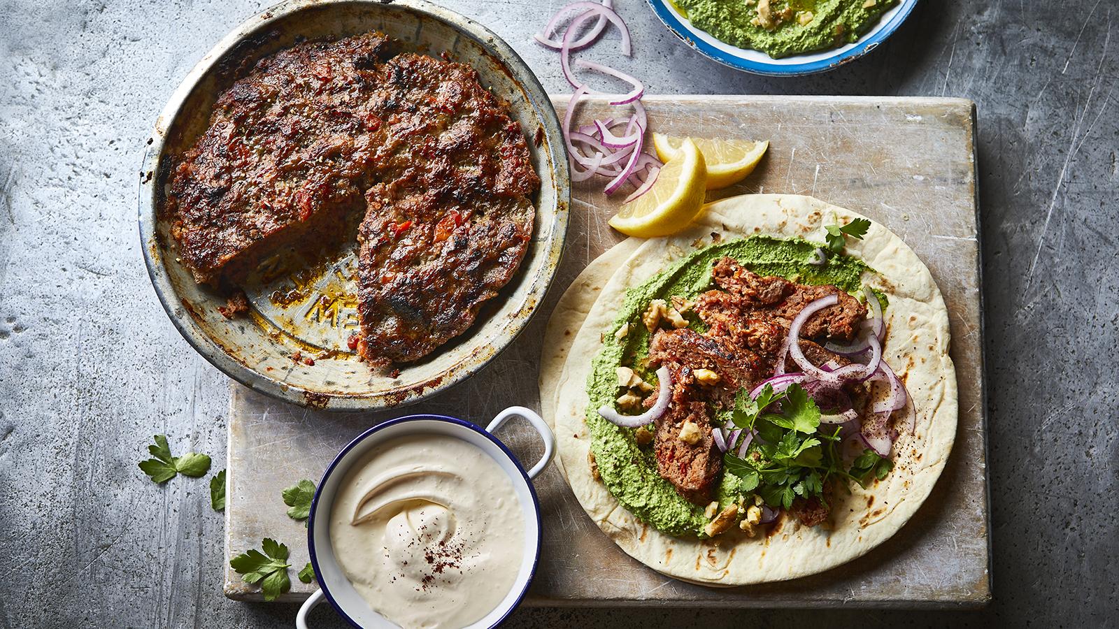 Tepsi kebap with spinach yoghurt